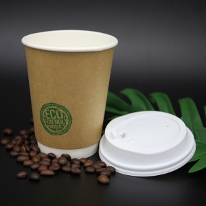 Einzelne doppelwandige Kaffeetasse aus reinem Kraftkaffee
